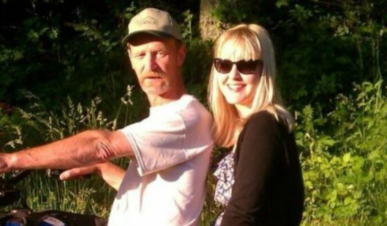 Picture of Amy Clukey and her dad the summer he wrote the note.