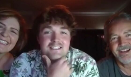 New Zealander Ryan Stokes started a band -- Momma's Boy -- with his parents, Andrea and Lyndon!